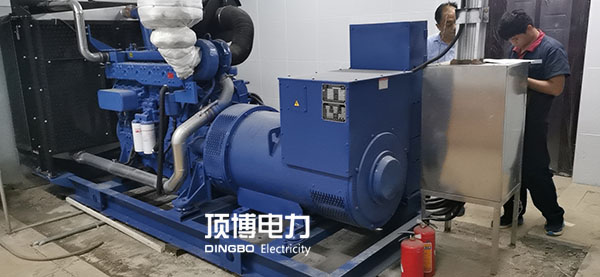 注意！柴油發(fā)電機上或周圍的灰塵、泥土和異物也是引起火災或機組過熱的原因