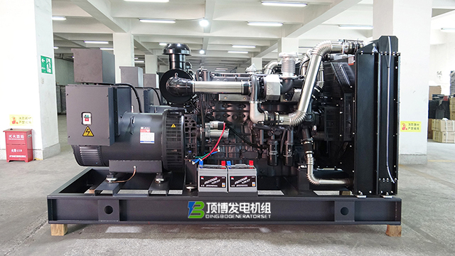 預(yù)算有限？頂博500KW柴油發(fā)電機(jī)組，智能節(jié)油，高性價比之選！